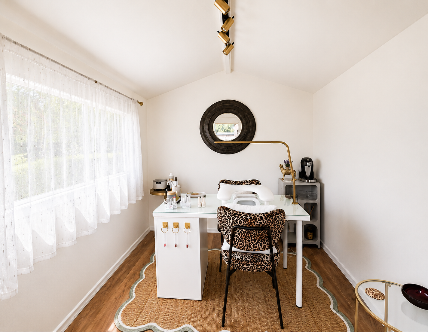 Holly's Hideaway Studio